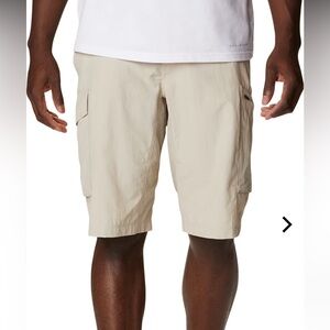 NWT Columbia Men’s Silver Ridge Cargo Shorts size 52 12 in inseam